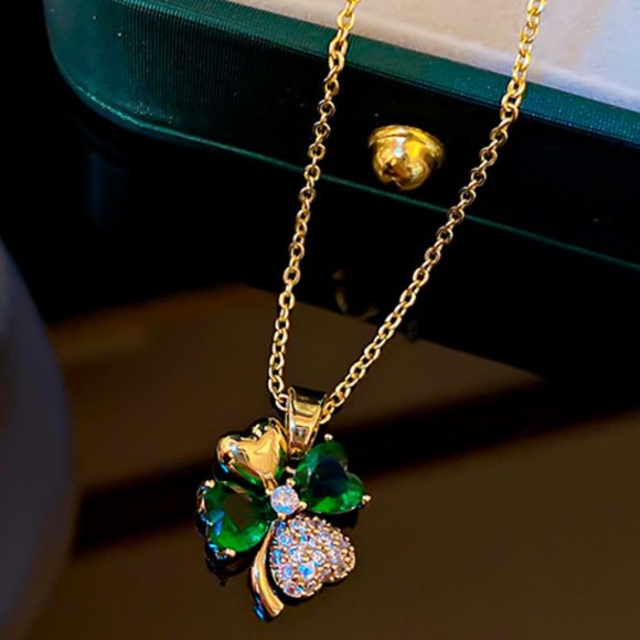 Four-leaf flower necklace - Picture 5 of 5